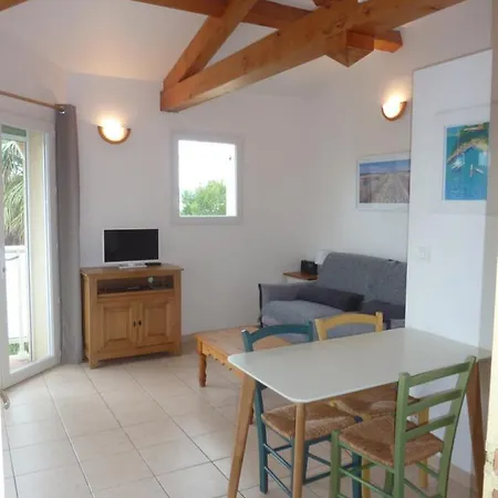 Appartement Studio 25m2 Avec 1 Canape Convertible Grand Confort Pour 2 Personnes Presqu'ile Des Giens Hyères