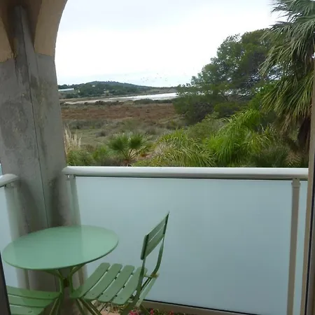 Appartement Studio 25m2 Avec 1 Canape Convertible Grand Confort Pour 2 Personnes Presqu'ile Des Giens