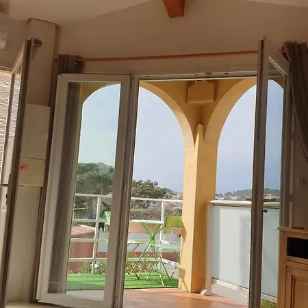 Appartement Studio 25m2 Avec 1 Canape Convertible Grand Confort Pour 2 Personnes Presqu'ile Des Giens *