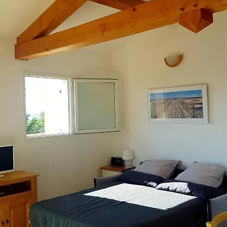 Studio 25m2 Avec 1 Canape Convertible Grand Confort Pour 2 Personnes Presqu'ile Des Giens Appartement *