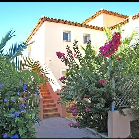 Appartement Studio 25m2 Avec 1 Canape Convertible Grand Confort Pour 2 Personnes Presqu'ile Des Giens Hyères