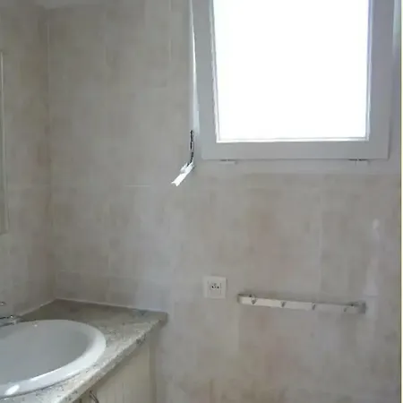 Studio 25m2 Avec 1 Canape Convertible Grand Confort Pour 2 Personnes Presqu'ile Des Giens Appartement Hyères